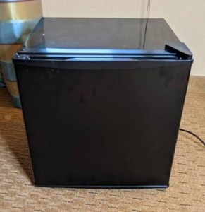 lot 282 image: Black Mini Fridge