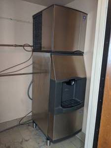 lot 267 image: Manitowoc Ice Maker