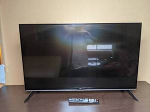 lot 279 image: LG 42 Flatscreen TV & Remote