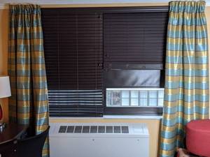lot 538 image: Window Curtains, Blinds, Shades