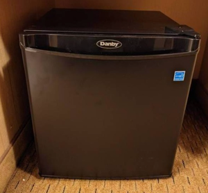 lot 475 image: Danby Mini Fridge