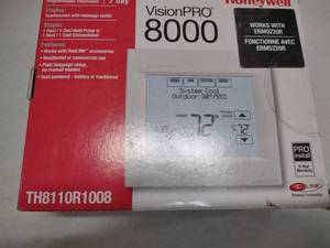 lot 375 image: Honeywell Vision Pro 8000 Programma...
