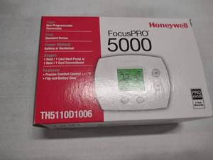 lot 376 image: Honeywell Focus Pro 5000 Programmab...