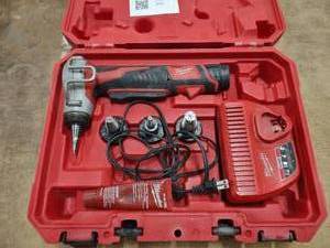 lot 509 image: Milwaukee M12 12 Volt Cordless Expa...