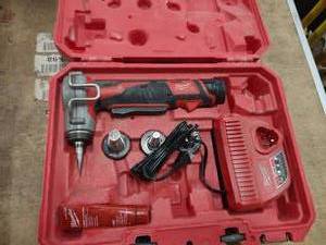 lot 511 image: Milwaukee M12 12 Volt Cordless Expa...
