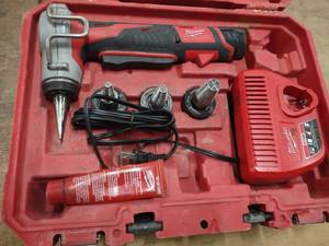 lot 513 image: Milwaukee M12 12 Volt Cordless Expa...