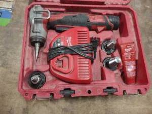lot 516 image: Milwaukee M12 12 Volt Cordless Expa...
