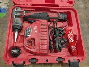 lot 518 image: Milwaukee M12 12 Volt Cordless Expa...