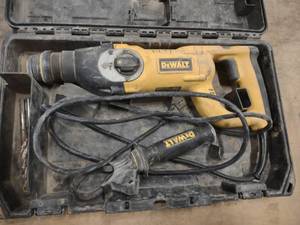 lot 526 image: Dewalt 25213 Three Mode SDS Hammer ...