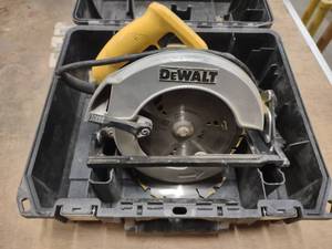 lot 528 image: Dewalt 7 14 Circular Saw with Brak...