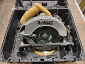lot 529 image: Dewalt 7 14 Circular Saw with Brak...