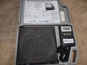 lot 557 image: SPX TIF 9010 Slimline Electronic Sc...