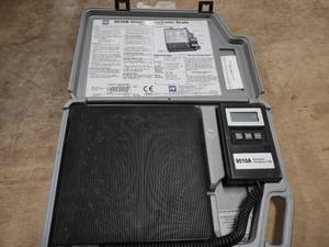 lot 558 image: SPX TIF 9010 Slimline Electronic Sc...