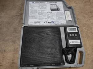 lot 559 image: SPX TIF 9010 Slimline Electronic Sc...