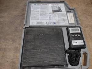 lot 560 image: SPX TIF 9010 Slimline Electronic Sc...