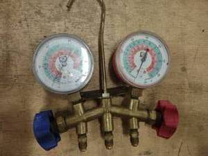 lot 568 image: JB Test & Charging Manifold...