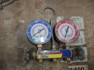 lot 570 image: Yellow Jacket Test & Charging Manif...