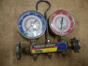 lot 572 image: Yellow Jacket Test & Charging Manif...