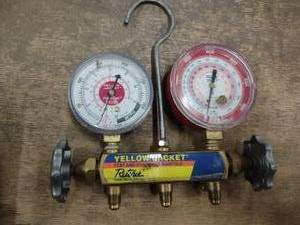 lot 573 image: Yellow Jacket Test & Charging Manif...