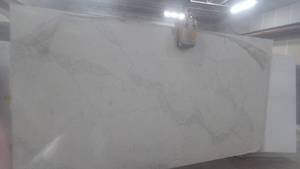 lot 15 image: (1) Slab Quartz Calcutta Lyre, 64x1...