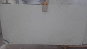 lot 42 image: (1) Slab Granite Cashmere Carrara, ...