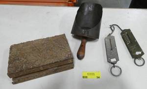 lot 34 image: Group of vintage scales, scoop and marbles, some of which are metal
