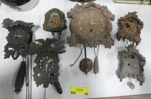 lot 38 image: Group of small cuckoo clocks - untested