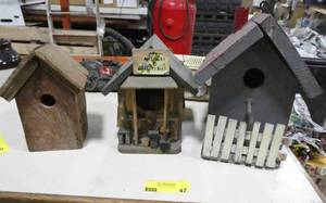 lot 47 image: 3 wooden birdhouses