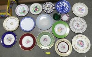 lot 71 image: Another large grouping of ceramic plates from USA and England, Bavaria