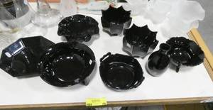 lot 75 image: 9 pieces of black ceramic pottery