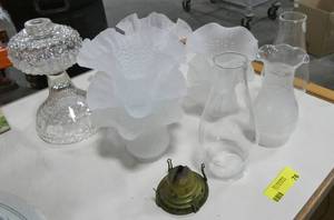 lot 76 image: Lot of lamp parts