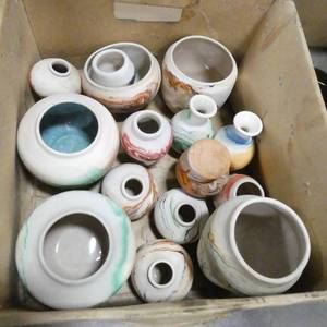 lot 88 image: Lot of 15 Nemadji Indian pottery vases large and small
