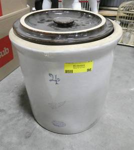 lot 96 image: Nice 4 gallon Red Wing crock - the lid isnt original but does fit so we will leave it with it, see pictures does have a crack down the side