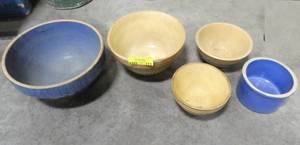 lot 113 image: Group of vintage stoneware mixing bowls in nice shape