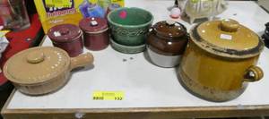 lot 132 image: Group of small stoneware