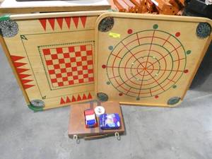 lot 135 image: Vintage Games - 2 carom boards, some cards, chips, backgammon in travel case and card game