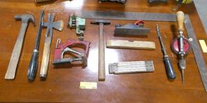 lot 140 image: Group of vintage tools in a wooden crate