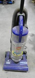 lot 146 image: Bissell vacuum cleaner
