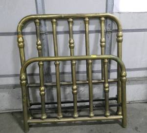 lot 158 image: Brass bed (includes rails)  (measure if full or queen)