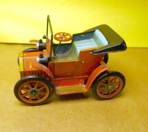 lot 163 image: 2 tin toys from 1950s - Lever action Modern Toy Model T and Wyandotte farm stake truck
