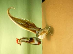 lot 170 image: Pretty blown glass Rooster 11 tall - tip of tail is broke off but not really noticeable if you didnt know it