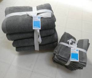 lot 186 image: Set of grey towels - 4 Bath towels and 10 Washcloths