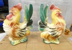 lot 174 image: Vintage 1950s Royal Windsor Rooster Chicken Figurines 7 tall great condition