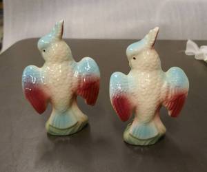 lot 175 image: Vintage Japan Art Pottery Cockatoo Pair of figurines bluered 6-12 tall great condition
