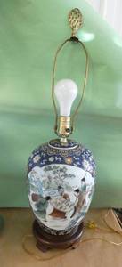 lot 172 image: Nice ceramic lamp with asian artwork