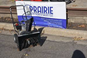 lot 3 image: Like new Yard Machine 22 2 Stage Snow blower