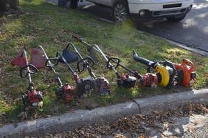 lot 11 image: Large Lot of handheld outdoor power equipment
