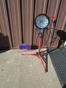 Craftsman work light. Good used condition. May need bulb. As shown.