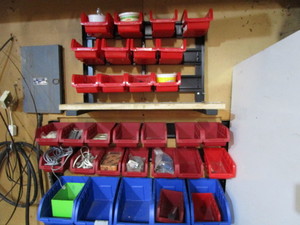 Parts bins with mounting bracket, 3...