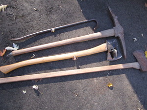 Spitting axe, pick, crow bar...